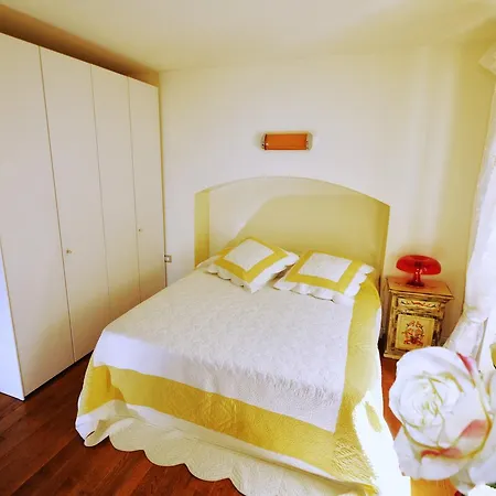 Holiday Ornela Apartamento *